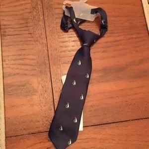 Boys tie NWT size 6-18 mons