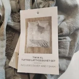 BP Twin XLTufted Lattice Duvet Set