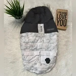 Canada Pooch Eco+ True North Parka. Size 18" Fits 25-33 LBS Dogs