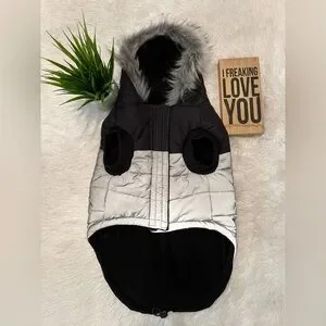 Canada Pooch True North Dog Winter Parka Jacket - Size 20" Fits 33-40 LBS Dogs