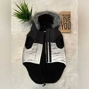 Canada Pooch True North Dog Winter Parka Jacket - Size 20" Fits 33-40 LBS Dogs