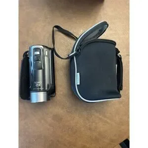 CANON VIXIA HF R10 8 GB HD Camcorder Mint Condition With Case