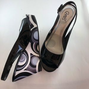 Carlos Sz 8 1/2 Black Peep Toe Platform Wedges