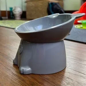 Cat food dish