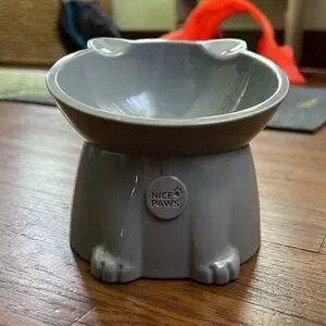 Cat food dish