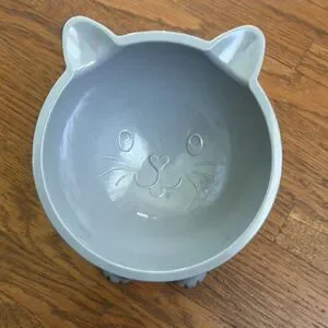 Cat food dish