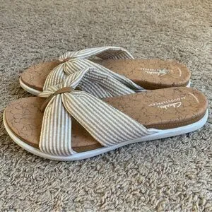Clarks Sandals Cloudsteppers Strappy Slides Cream Tan Striped Womens Size 9 Shoe