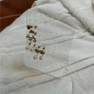 Clear Acrylic Earring Stand + 5 Pairs Of Earrings Bundle