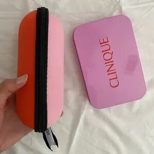 Clinique Set Of Zipped Oval Capsule Protector Case & Metal Storage Box New