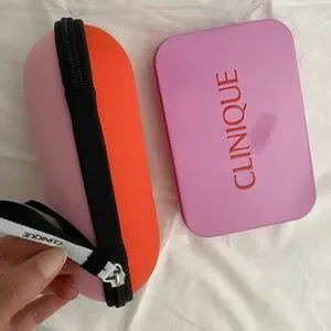 Clinique set of zipped oval Capsule protector Case & metal Storage box New