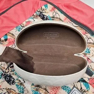 Coach Original White Logo Hard Sunglass Case Holder Sunglasses Microfiber Cloth