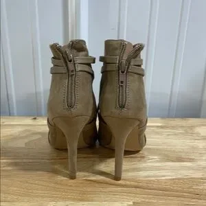 COPY - Journee Collection Elegant Tan Women's Heels Size 6 Wide