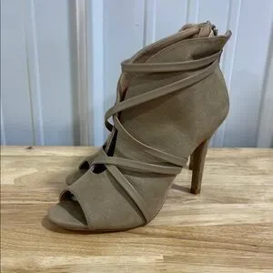 COPY - Journee Collection Elegant Tan Women's Heels Size 6 Wide