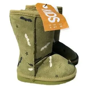 Cotton On Green Bat and Stars Homeboots Size 6-7