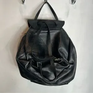 Crabtree leather Medium Backpack Drawstring Closure
