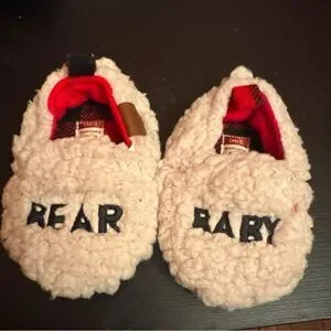 Dearfoams Kid’s Baby Bear Comfort Slippers Closed Back White Size 3-4. Wore Once