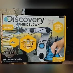 Discovery Mindblown Hydraulic Arm STEM Kit - White and Blue