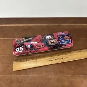 Disney Pixar Cars Tow Mater Versus Lightning McQueen Tin Pencil Case NEW