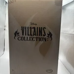 Disney Villains Collection Cruella De Vil 13-Inch Collectible Plush Doll New Toy