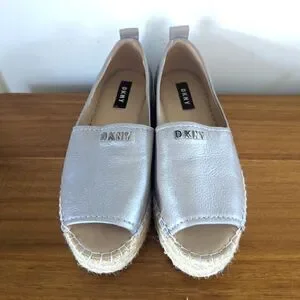 DKNY Leather Coastal Minimalist Preppy Neutral Chic Capsule Espadrille 6 ½