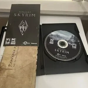 Elder Scrolls V: Skyrim Legendary Edition PC Game Computer CIB With Map