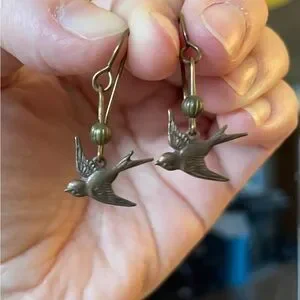 Elegant Bird-Shaped Earrings Bronze Tone Cute Handmade New Gift