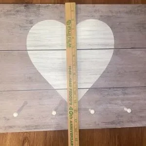 Farmhouse Style Heart Wall Decor With 4 Pegs