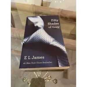Fifty Shades of Grey : Book One of the Fifty Shades Trilogy by E. L. James 