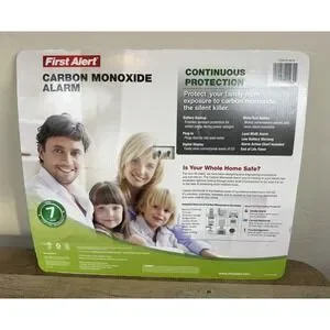 First Alert Dual Power Carbon Monoxide Alarm 614614 Digital Display Plug In