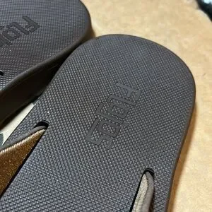 FLOJOS RYAN BROWN FLIP FLOPS Sz 9‎