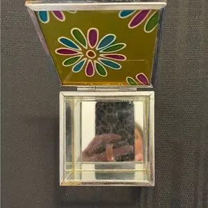 Flomo Nygala Corp. Vintage Stained Glass Crazy Daisy Footed Hinged Trinket Box