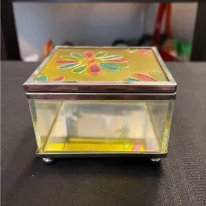 Flomo Nygala Corp. Vintage Stained Glass Crazy Daisy Footed Hinged Trinket Box