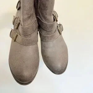 Forever Women's Taupe Ankle Boots Booties Gold Buckles US 7