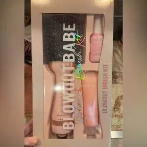 Foxybae Blowout Babe Brush Blowout Brush Hair Dryer +Protectant+ Finish Cream