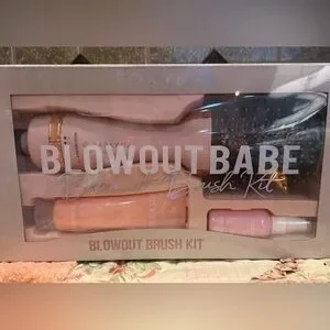 Foxybae Blowout Babe Brush Blowout Brush Hair Dryer +Protectant+ Finish Cream