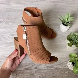 FRANCESCA'S edna peep toe heeled booties size 6.5 NWT FRANCESCA'S edna peep toe heeled booties size 6.5 NWT