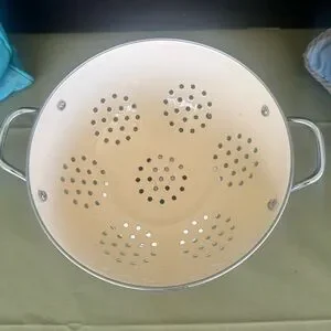Francescan Apple Cream Enamel In Steel Colander With Handles