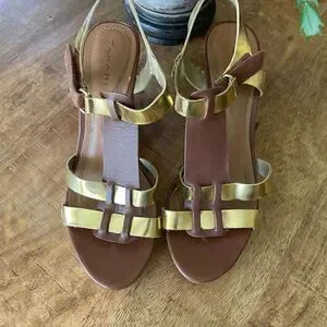 Free with purchase TAHARI Wedges