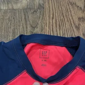 Gap Kids rashguard. Sz 8