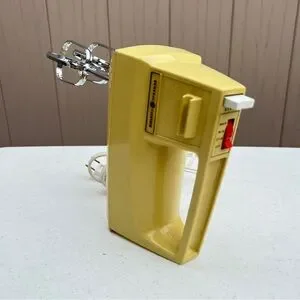 General Electric GE Hand Mixer Vintage Yellow Tested & Works 3 Speed D1 M24