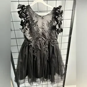 Girl’s Black V-neck Sleeveless Party Dress With Floral Lace Apliques Sz140 NWOT