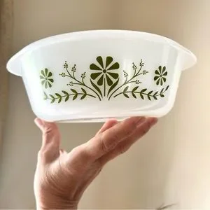 Glasbake Daisy 1.5 Quart Casserole Vintage Dish Good Condition- Lovely P…