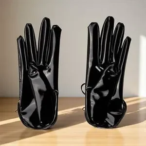 Gucci NWT Glossy Black Patent Leather Gloves
