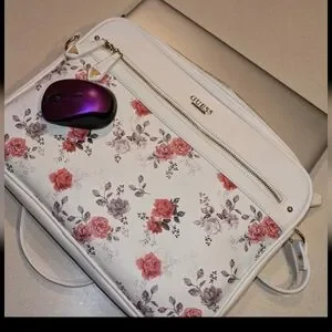 GUESS Floral Print Laptop EUC GUESS Floral Print Laptop EUC