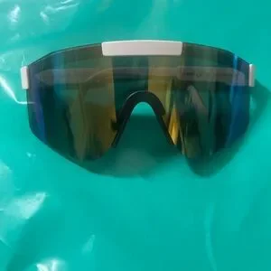 Hang Ten Kids Sunglasses With Green Lens And White Frame