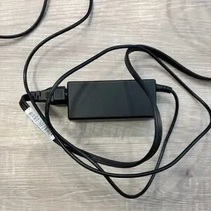 Hewlett-Packard (HP) 403810-001 - 65W 18.5V 3.5A 1.7MM Tip AC Adapter Charger