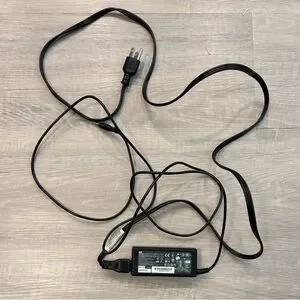 Hewlett-Packard (HP) 403810-001 - 65W 18.5V 3.5A 1.7MM Tip AC Adapter Charger