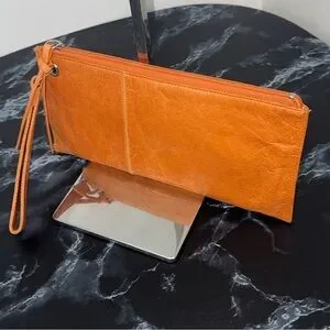 HOBO Vida Leather Wristlet / Clutch / Wallet Top Zip AUTHENTIC Fits Cell Phone