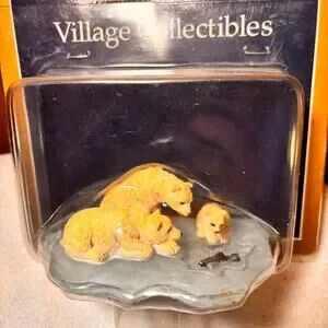 Holiday Time Village Collectibles Polar Bear Family Figurine With Fish Scene