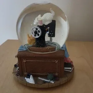 ⭐️ HOST PICK ⭐️ Cats Sew Purrfect Buttons & Bows Musical Snow Globe